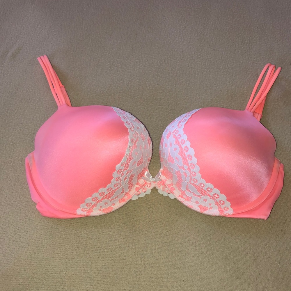 Victoria Secret Peach w/ White Lace Bra